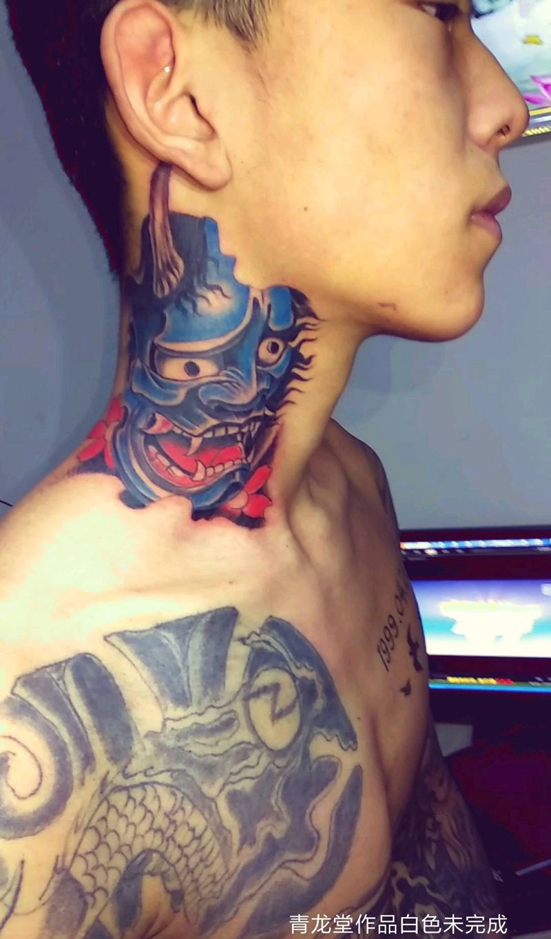 脖子般若纹身图片