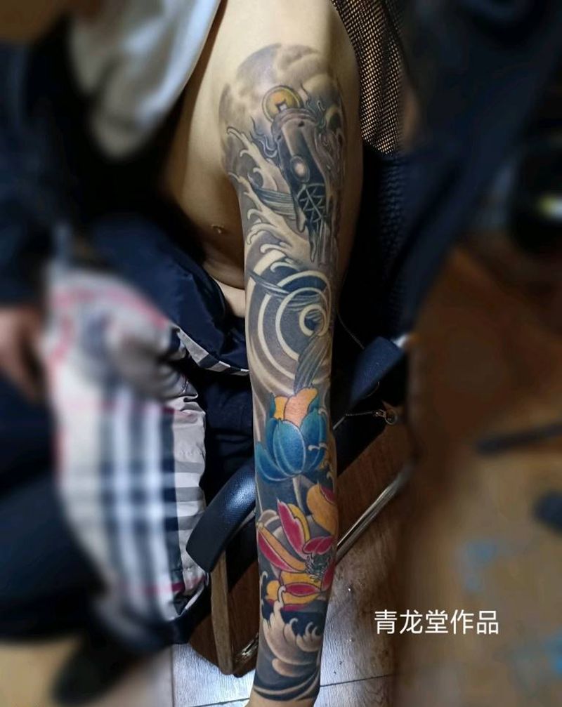 花臂纹身图片_手臂肩部老传统新传统纹身图案