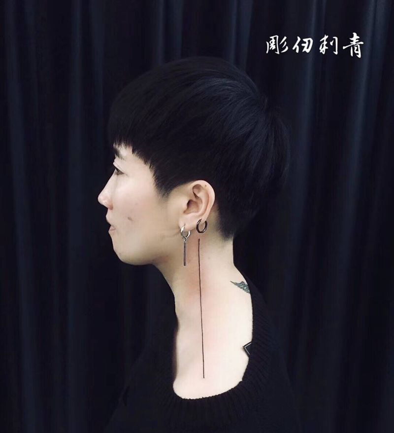 直线纹身图片_肩部几何纹身图案