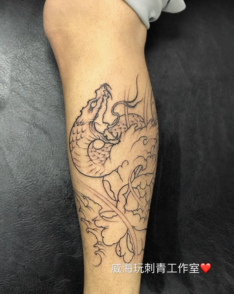 蛇纹身图片_腿部纹身图案