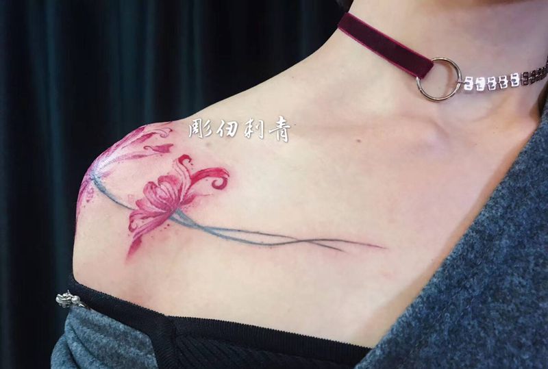 彼岸花纹身图片_肩部纹身图案