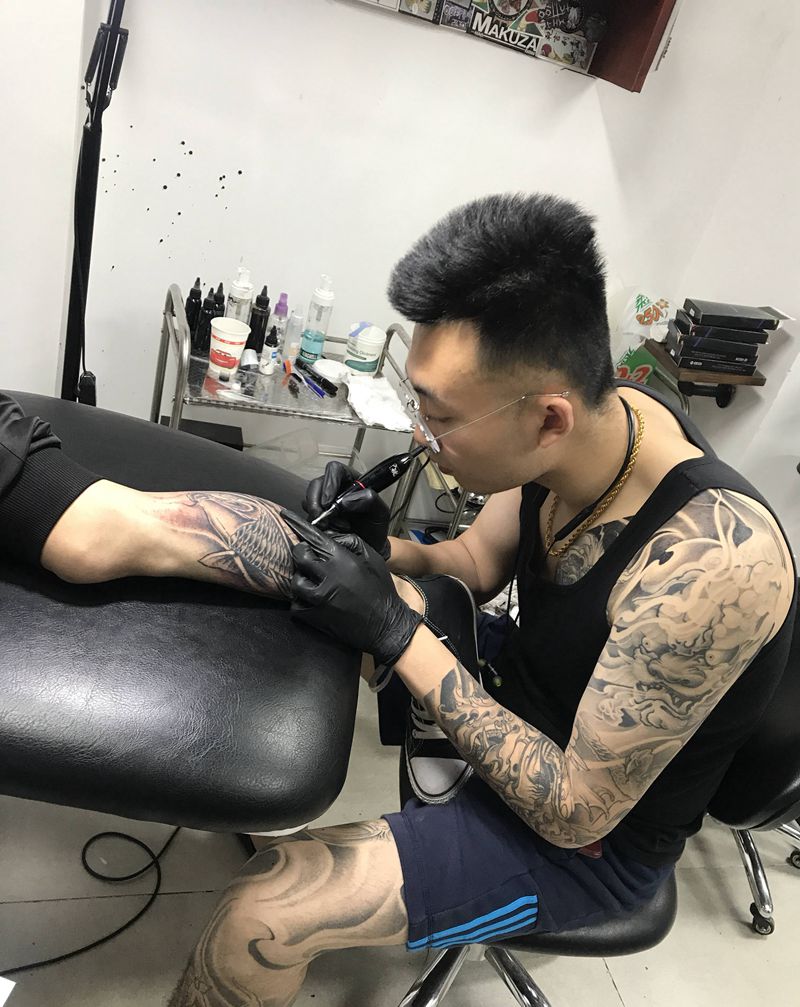 干流完了纹身图片_腿部纹身图案