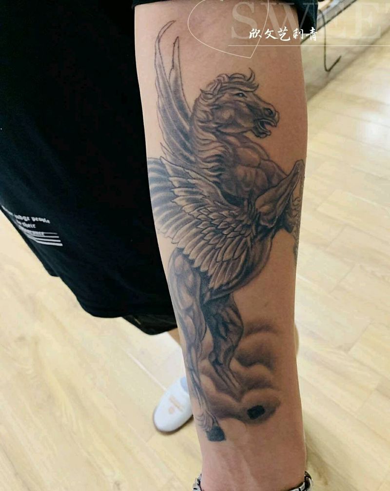 天马纹身图片_手臂欧美写实马纹身图案