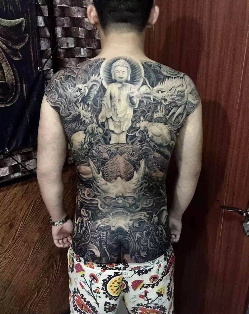 九龙佑佛纹身图片