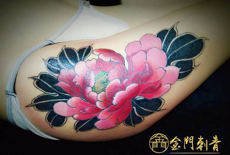 大腿牡丹《欣师傅作品》纹身图片_臀部腿部水彩新传统牡丹大腿女生纹身图案