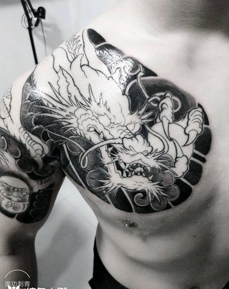 半甲纹身图片_肩部胸部老传统纹身图案