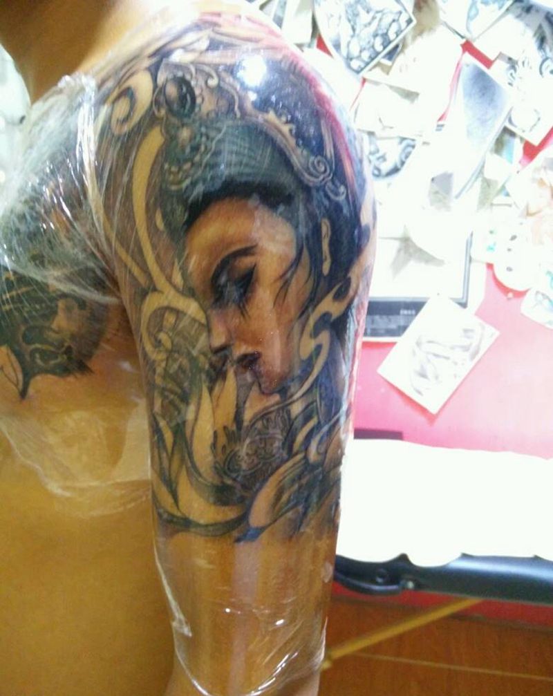 艺伎半胛纹身图片