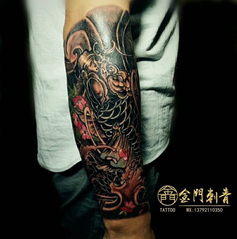 鲤鱼花臂《未完成旺师傅作品》纹身图片_手臂新传统老传统鱼花臂纹身图案