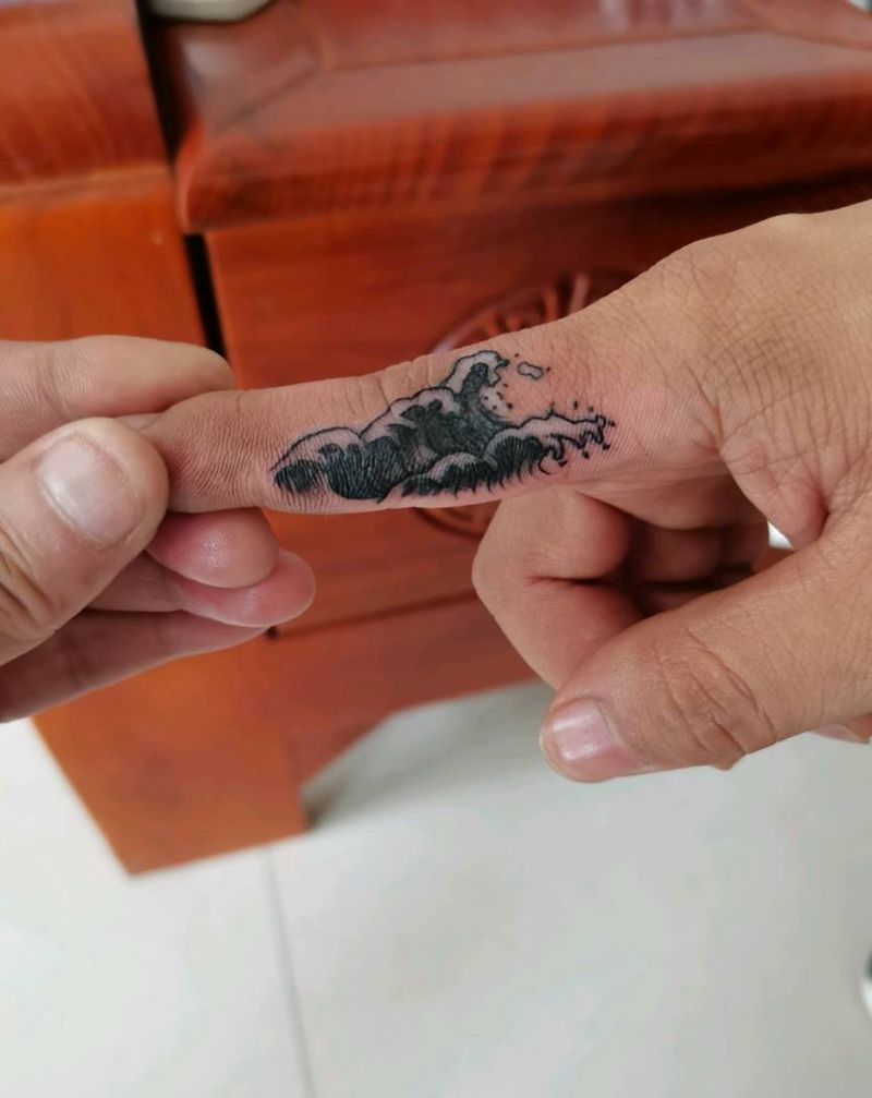 手指白斑遮盖（山水）纹身图片_手部老传统点刺纹身图案