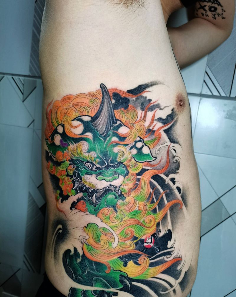 唐狮纹身图片_腰部新传统纹身图案