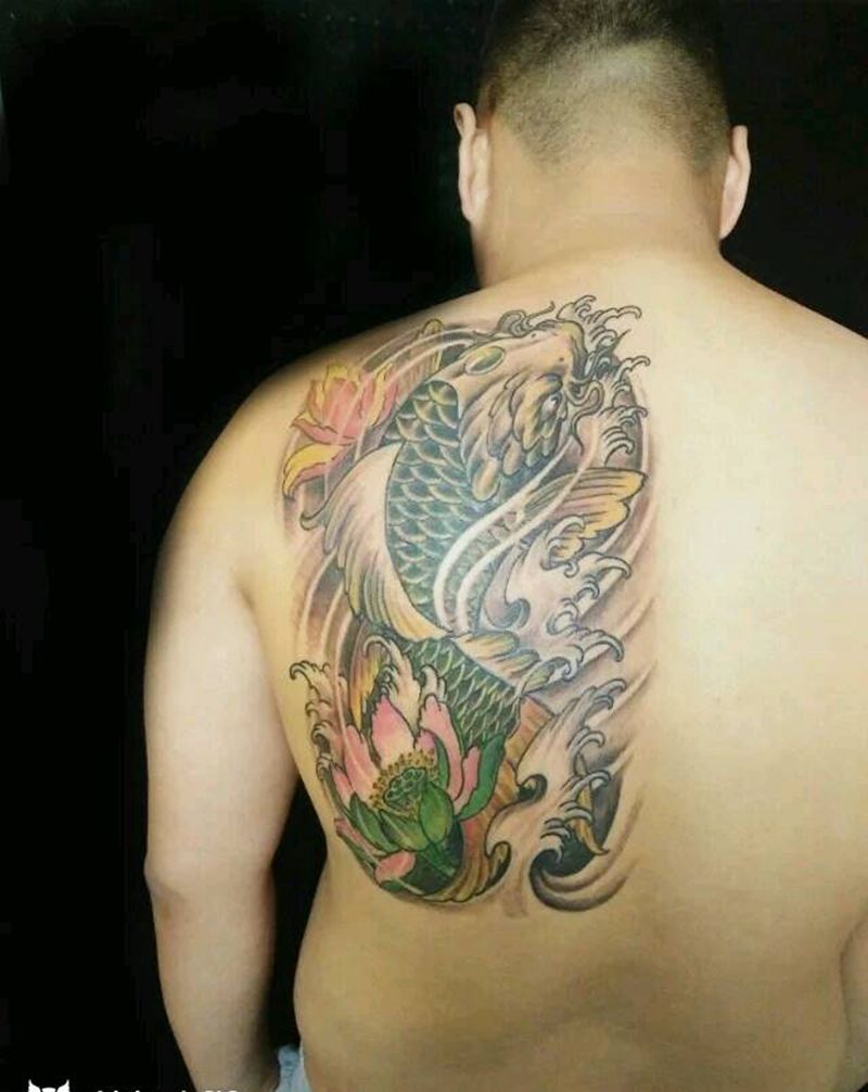 招财鲤鱼纹身图片_背部传统动物成品纹身图案