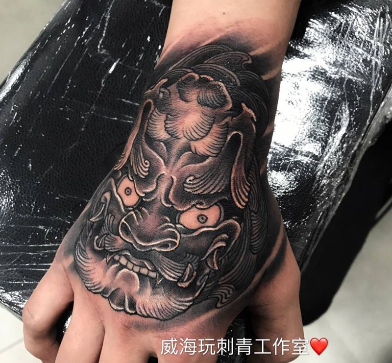 福狮花手纹身图片