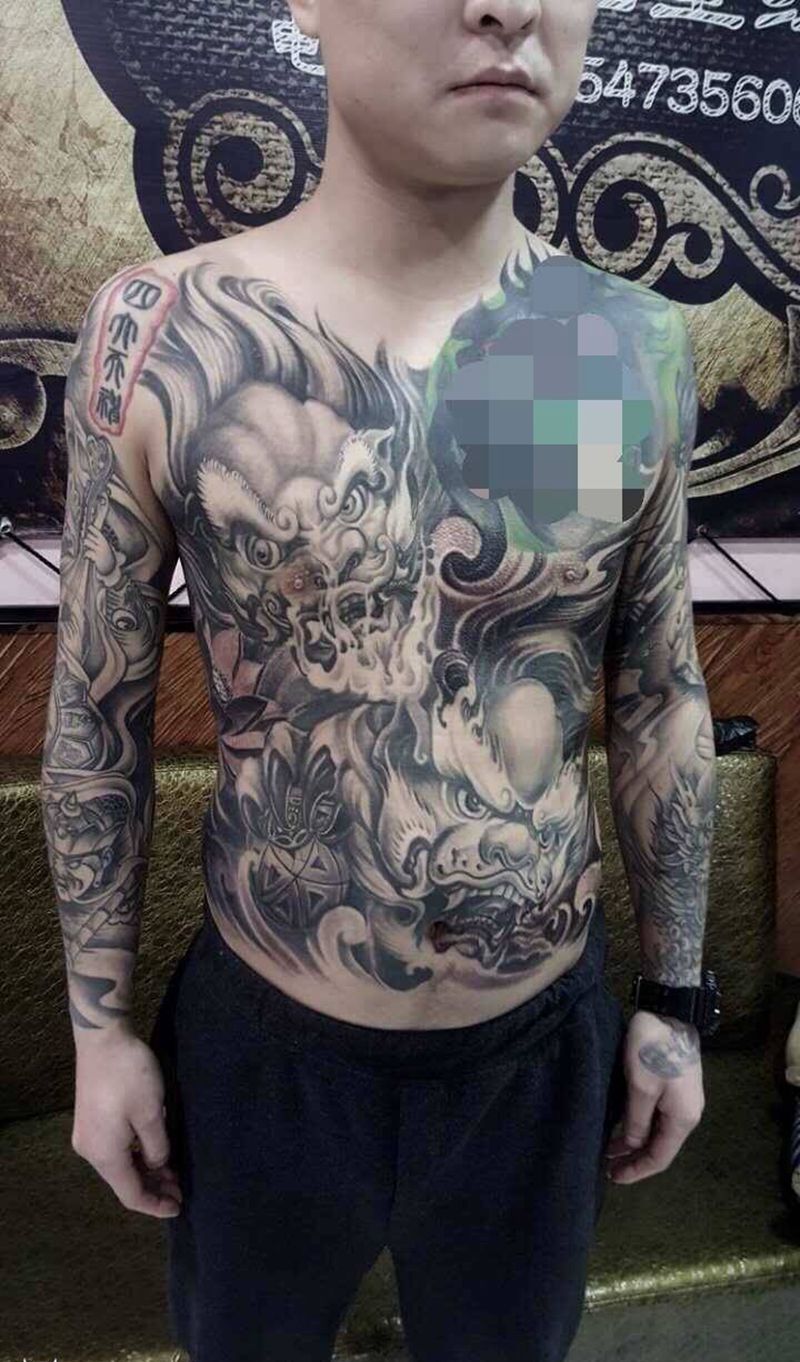 双福狮纹身图片