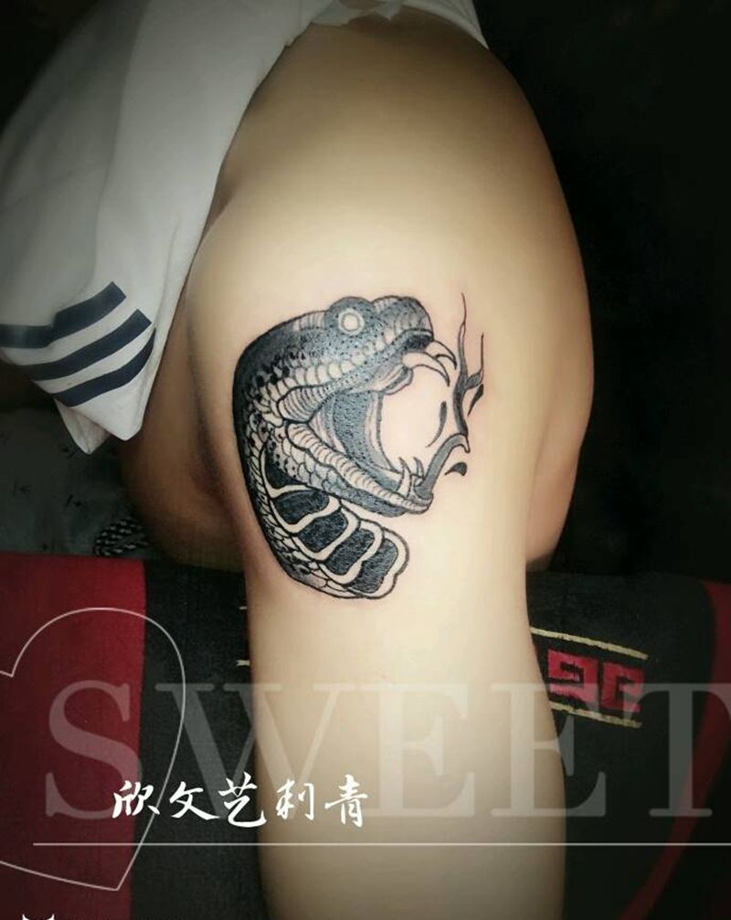 蛇《欣师傅小作》纹身图片_手臂肩部New School图腾蛇school纹身图案