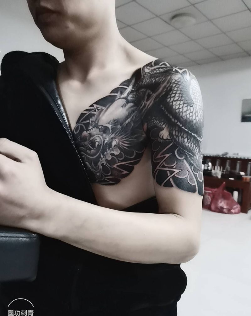 老图修改遮盖添加纹身图片_胸部老传统纹身图案