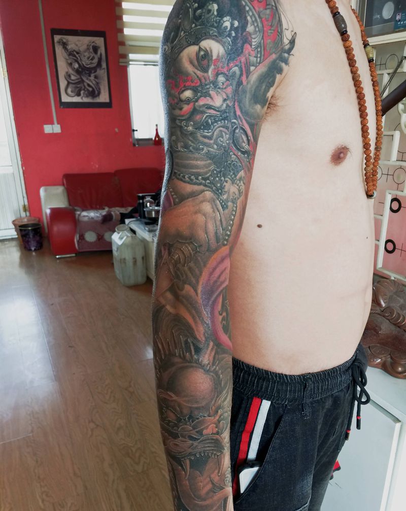 大黑天纹身图片_手臂新传统纹身图案