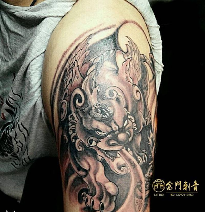 大臂貔貅（欣师傅作品）纹身图片_手臂新传统老传统貔貅大臂纹身图案