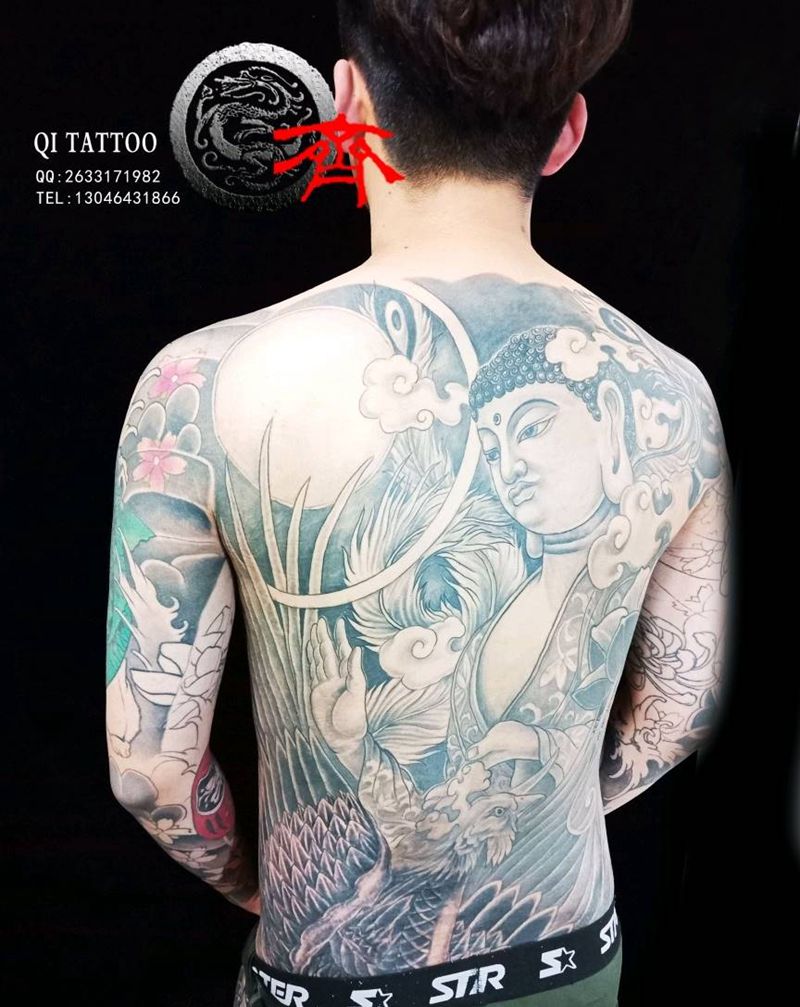 满背佛像纹身图片
