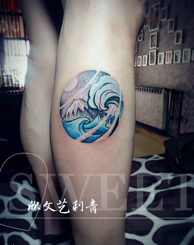 浪花《旺哥作品》纹身图片_腿部水彩图腾纹身图案