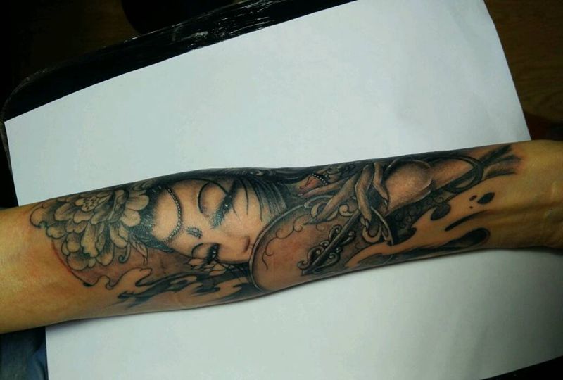 小臂花旦纹身图片