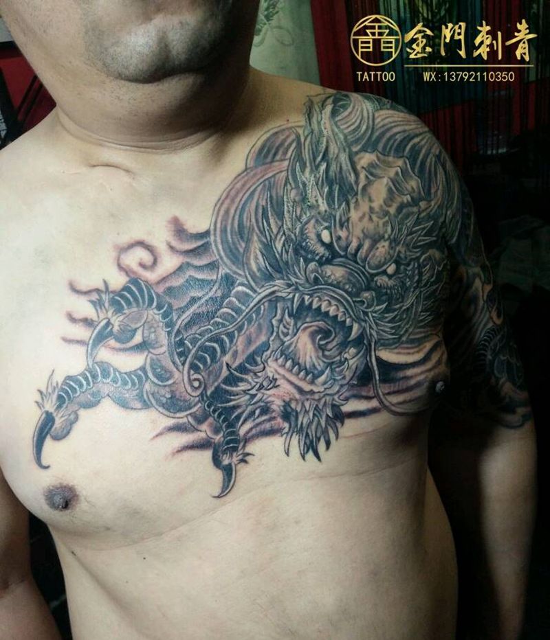 烈焰过肩龙《旺师傅作品》纹身图片_肩部手臂新传统过肩龙写实龙纹身图案