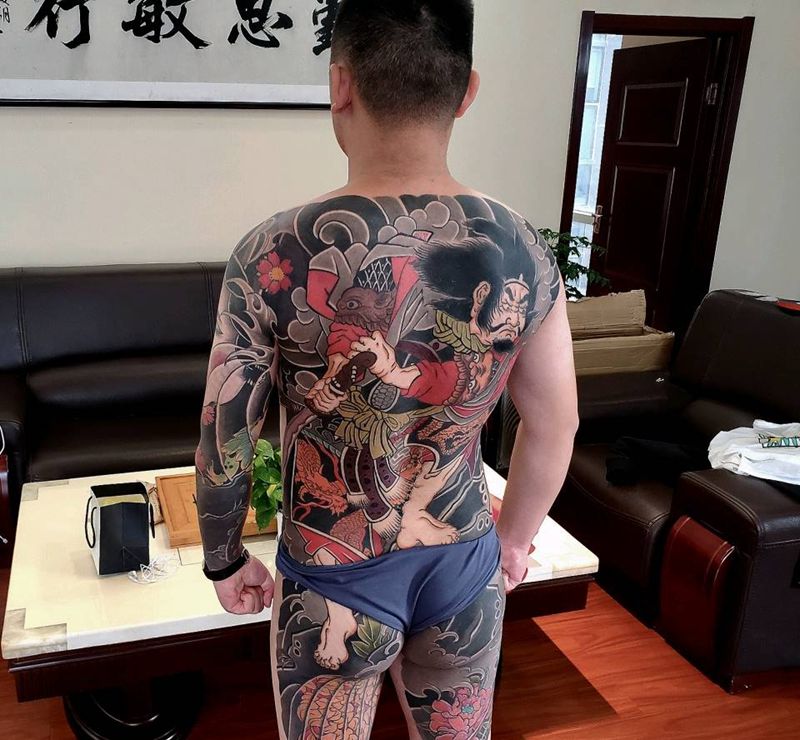 矮脚虎纹身图片_背部老传统纹身图案