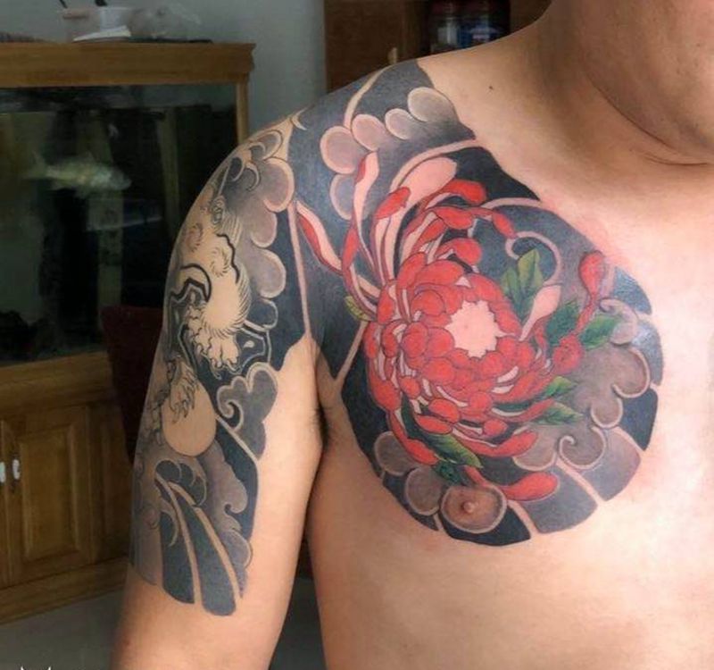 半甲纹身图片_胸部老传统纹身图案