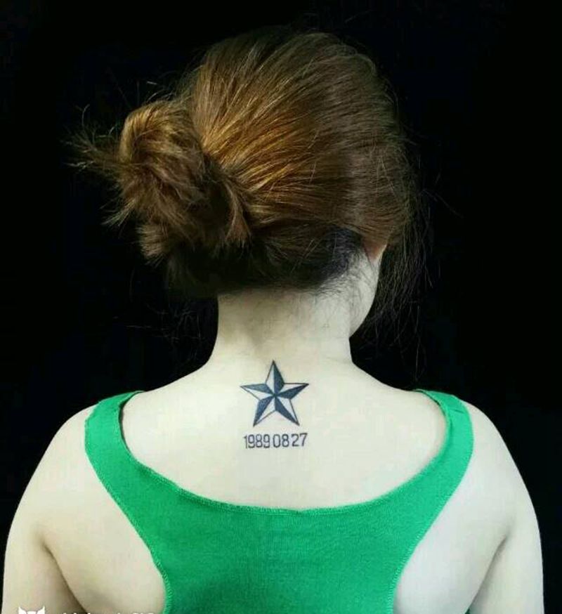 五角星纹身图片_颈部清新几何成品纹身图案