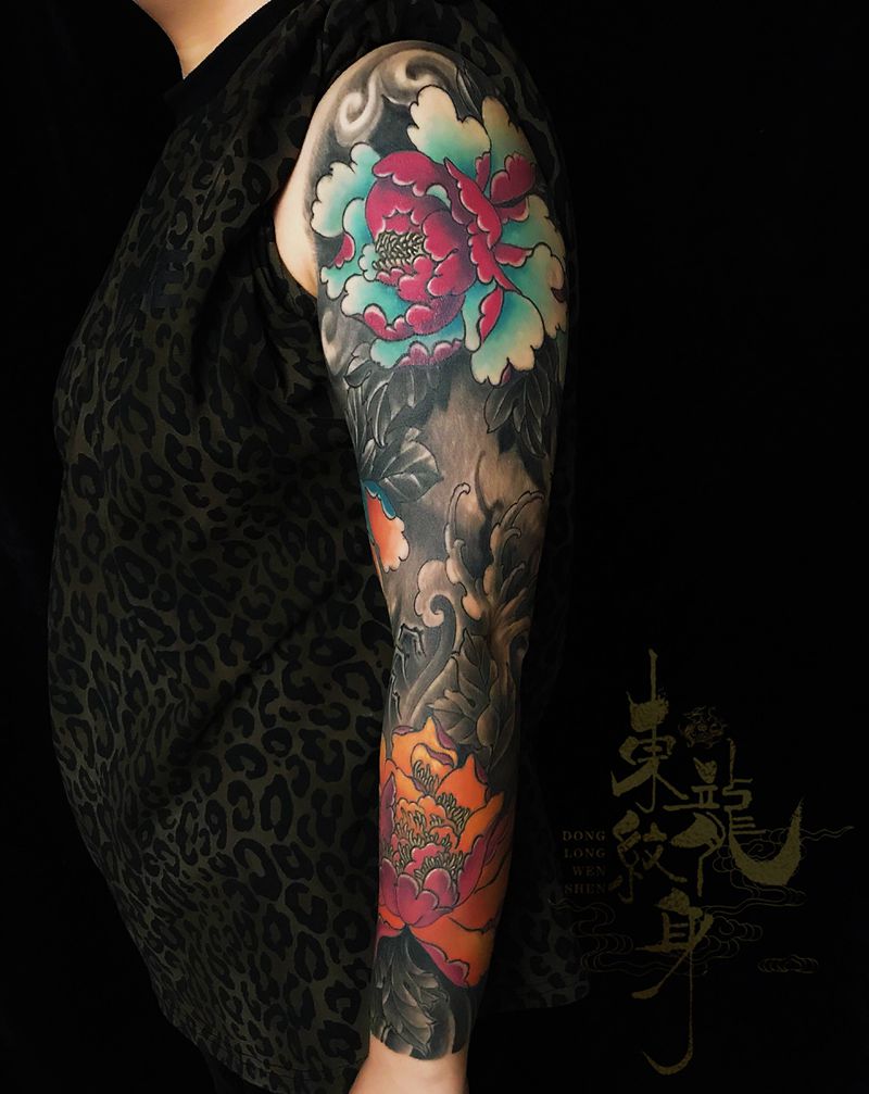 牡丹花臂纹身图片_手臂新传统纹身图案