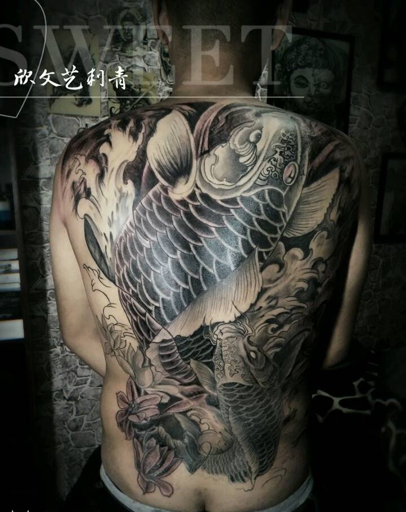 双鱼满背未完成《旺师傅作品》纹身图片_背部老传统新传统鱼纹身图案