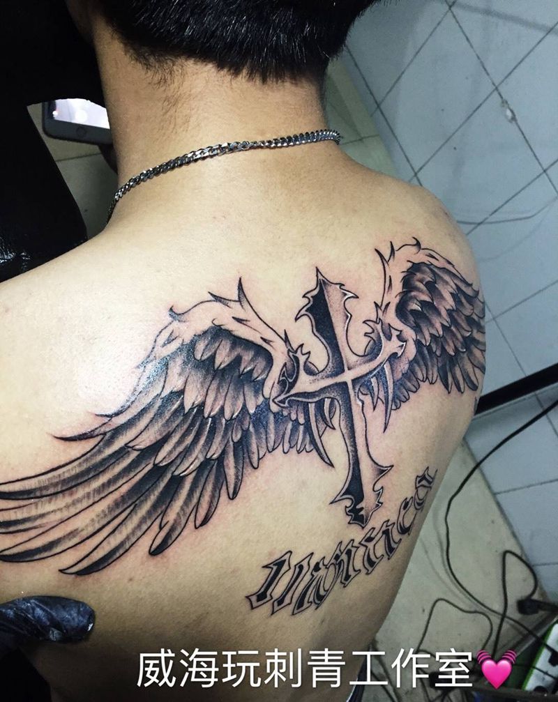 翅膀纹身图片