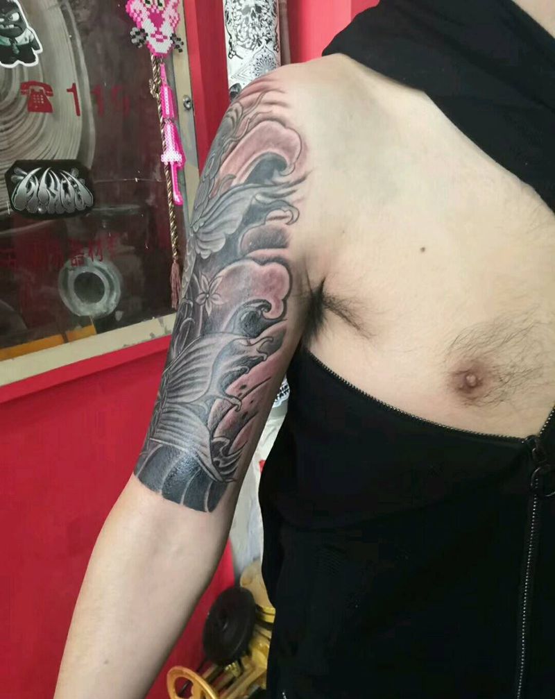 老纹身修改《旺师傅作品》纹身图片_手臂肩部老传统鱼遮盖修改纹身图案