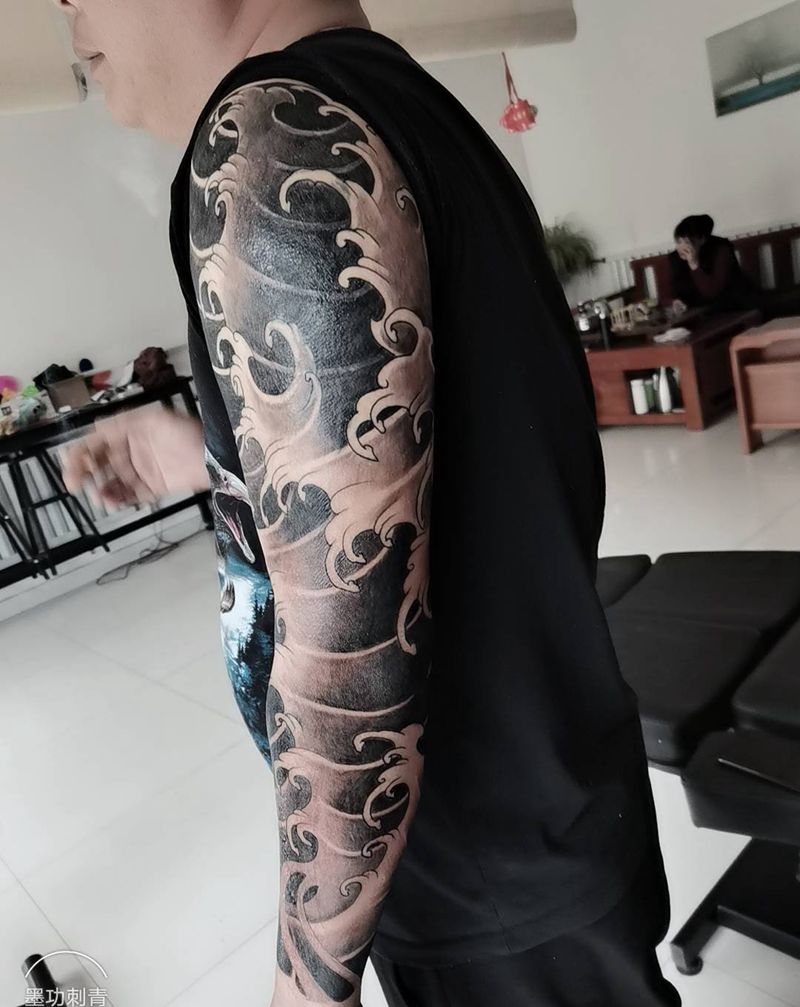 浪花臂纹身图片_手臂老传统纹身图案