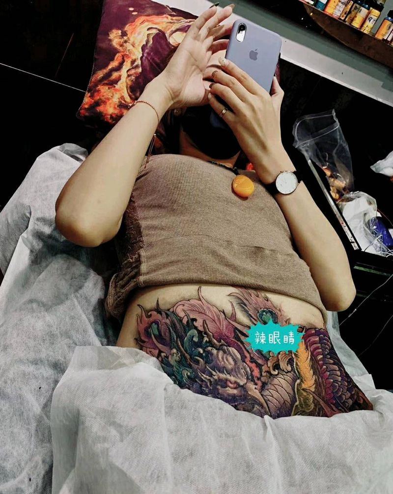 凤凰纹身图片_腹部新传统纹身图案