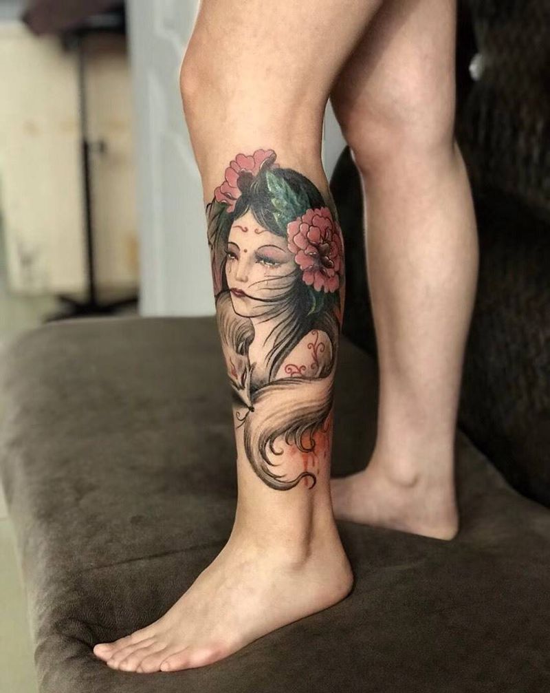 艺伎牡丹纹身图片_腿部传统人物植物纹身图案