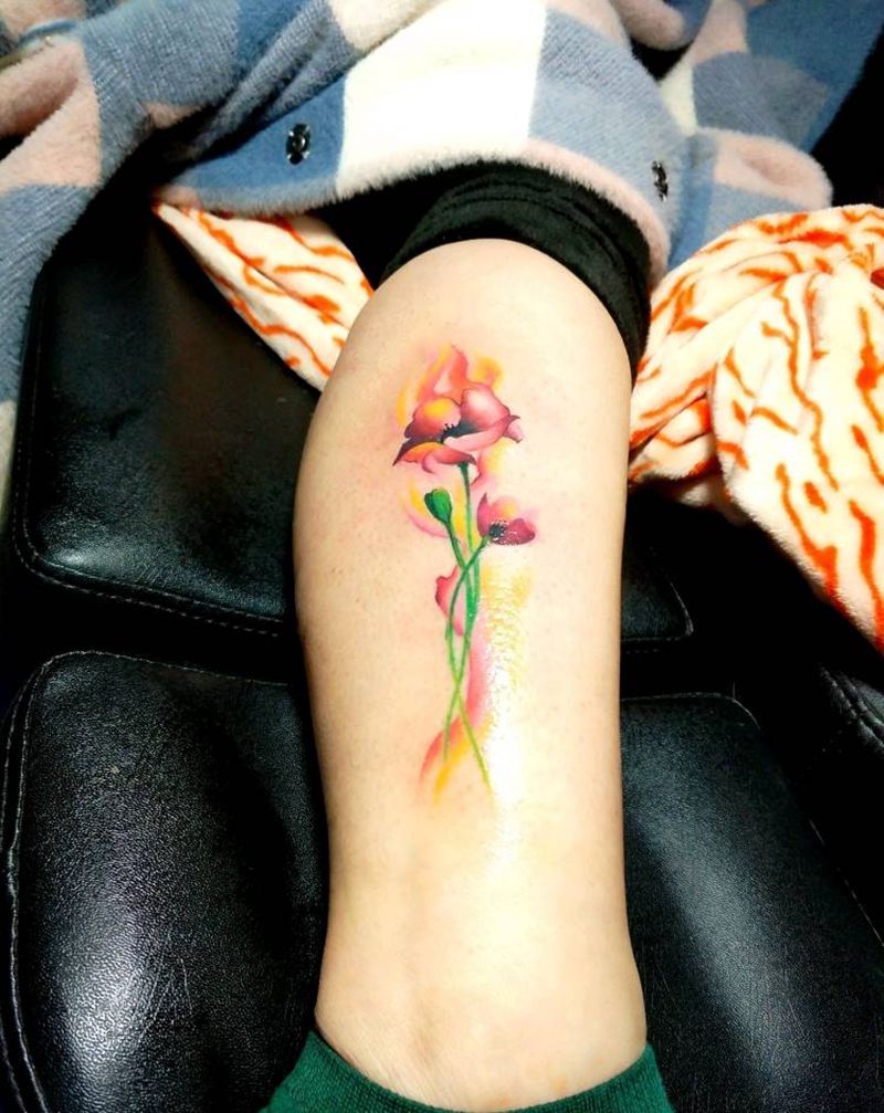 水彩罂粟花纹身图片_腿部水彩纹身图案