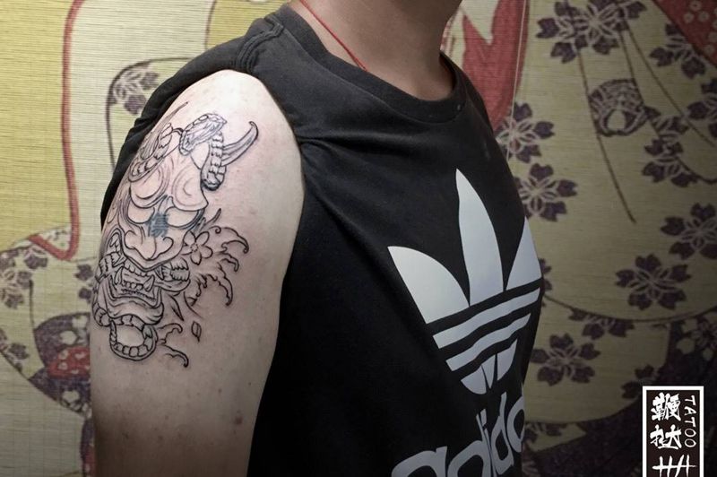 般若只走了线纹身图片_手臂新传统般若蛇纹身图案