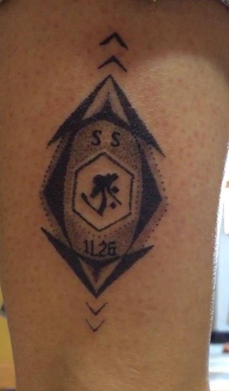 点刺纹身图片_成品腰部几何点刺纹身图案