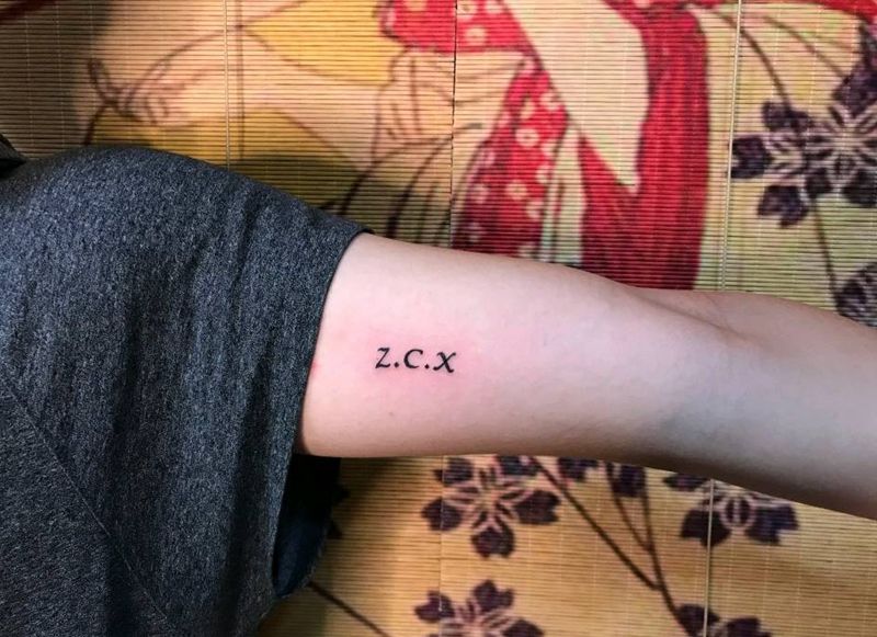 Z C X纹身图片_手臂花体字纹身图案