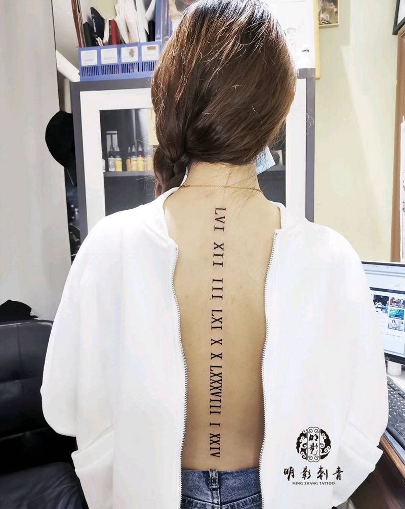 罗马数字纹身图片_背部花体字纹身图案