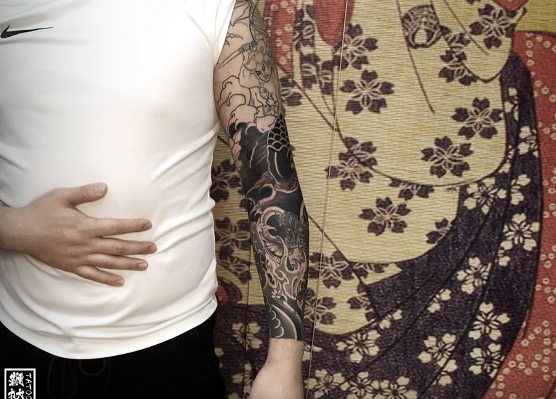 鬼若丸杀鲤花臂进度～纹身图片_手臂老传统新传统鬼若丸杀鲤纹身图案