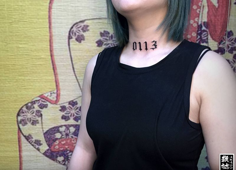 0113纹身图片_颈部数字纹身图案