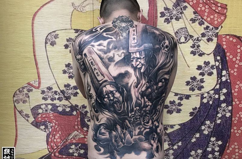 黑白无常，好久没做这么社会的了纹身图片_背部新传统黑白无常纹身图案