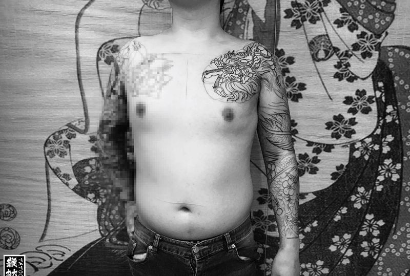 扩线没有坚持住，明日把线了结纹身图片_胸部手臂新传统龙纹身图案