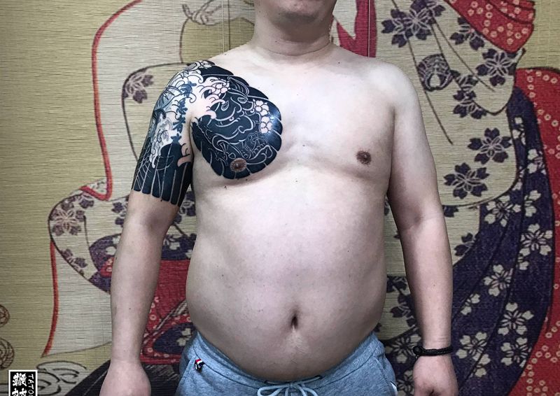 黑般若进度2纹身图片_胸部手臂老传统鱼般若纹身图案