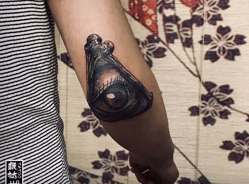 肘击！纹身图片_手臂全视之眼纹身图案