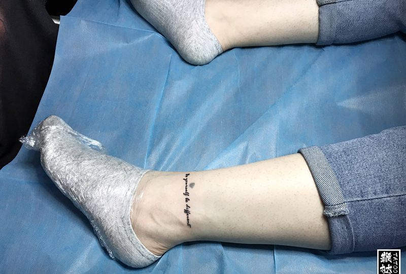 一小扎纹身图片_脚部纹身图案