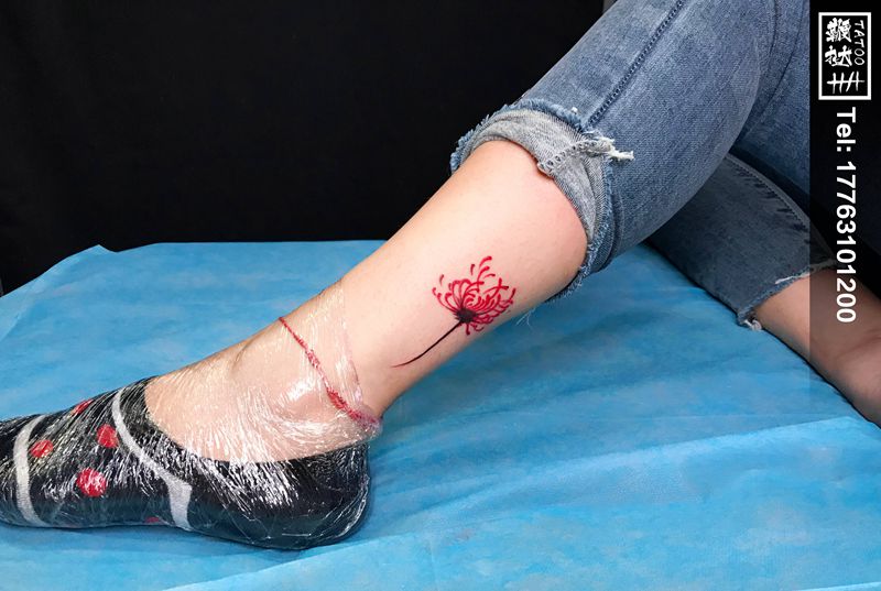 脚踝彼岸花纹身图片_脚部腿部彼岸花纹身图案