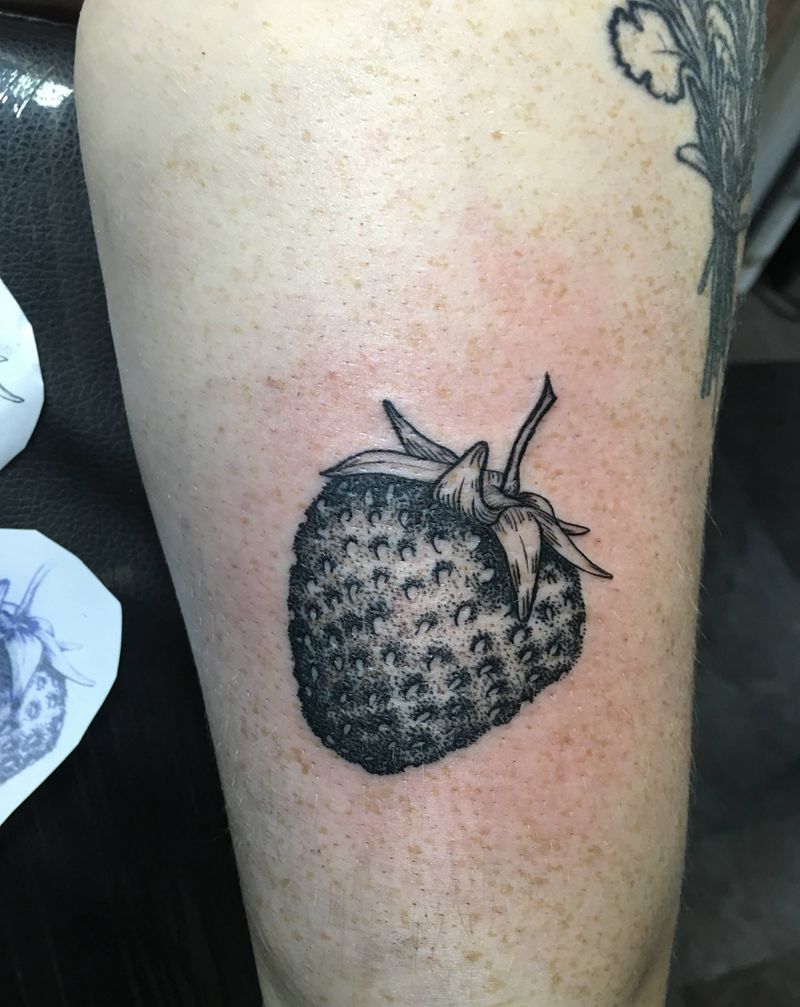 草莓纹身图片_手臂点刺纹身图案