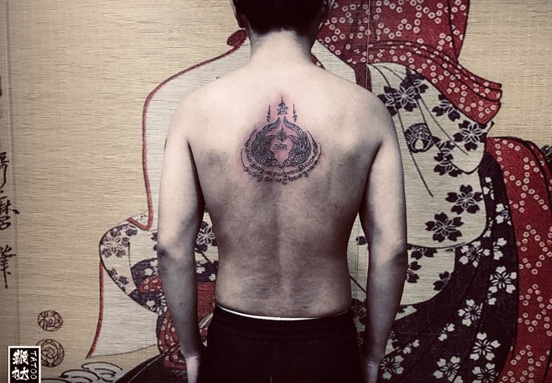 刺符人缘鸟纹身图片_背部刺符纹身图案